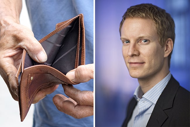 En bild på Samuel Engblom och tom plånbok